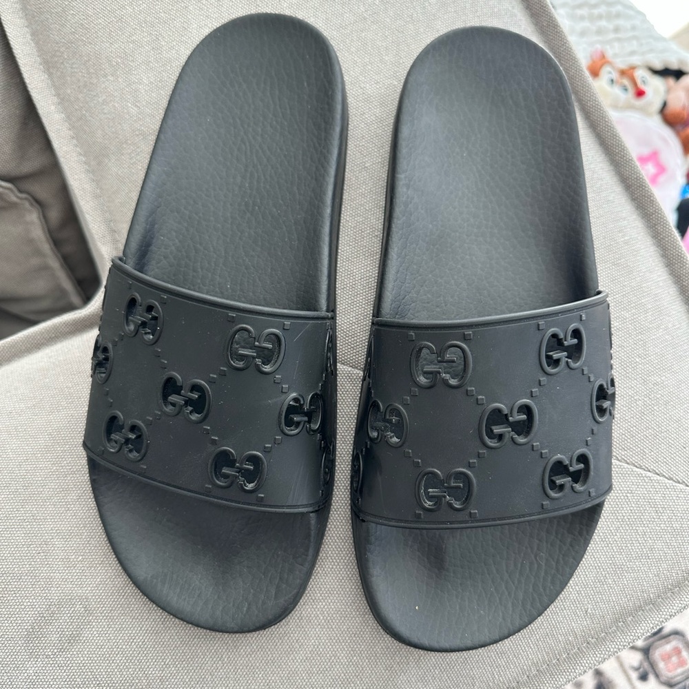 Gucci slide sandals